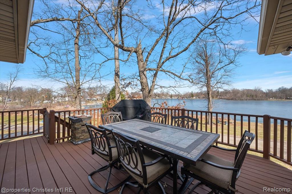 5832 Glen Echo Drive, Howell, MI 48843 — Photo 6