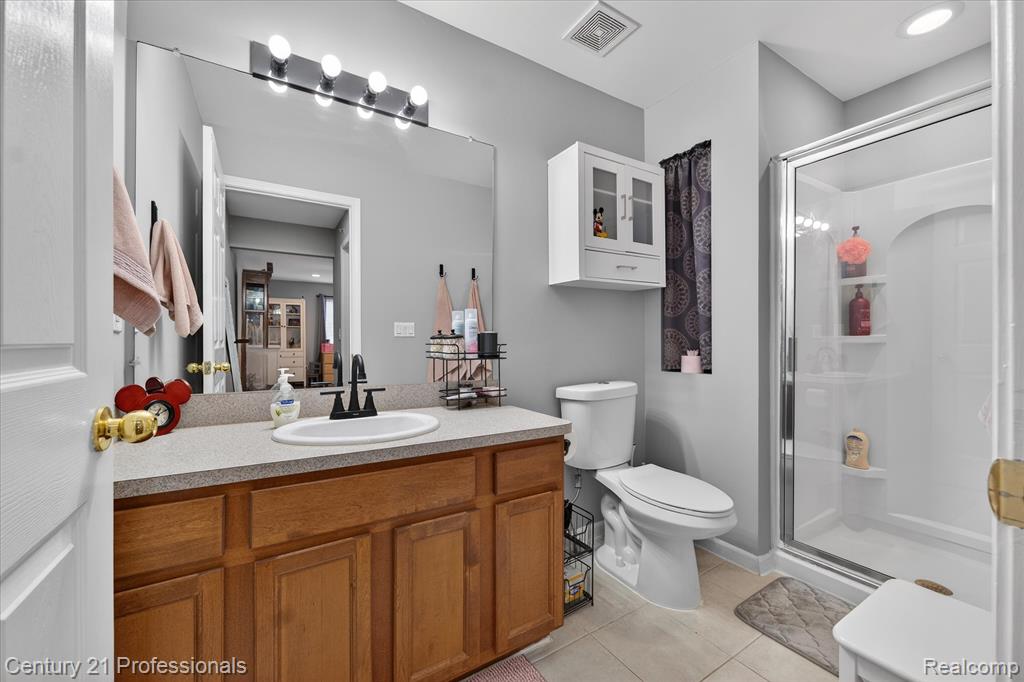 45555 Hidden View Court, 6 Mile Rd, Utica, MI 48315 — Photo 16