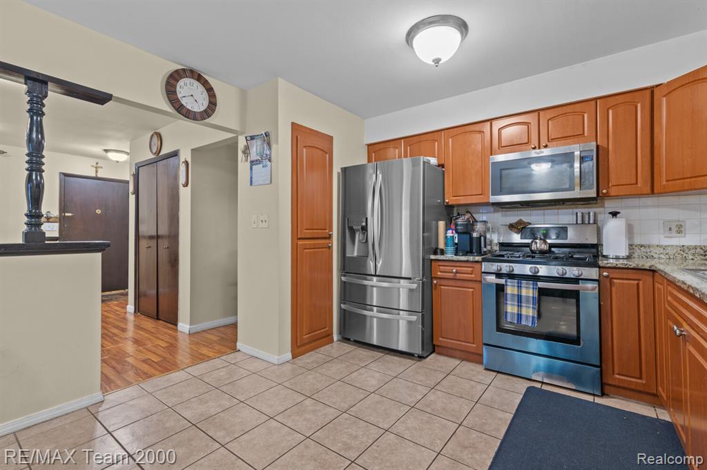 40220 Walter Drive, Sterling Heights, MI 48310 — Photo 8