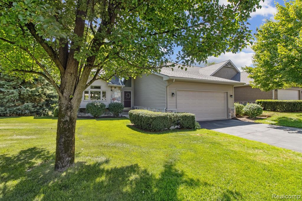 935 Mildred J Court, Brighton, MI 48116 — Photo 2