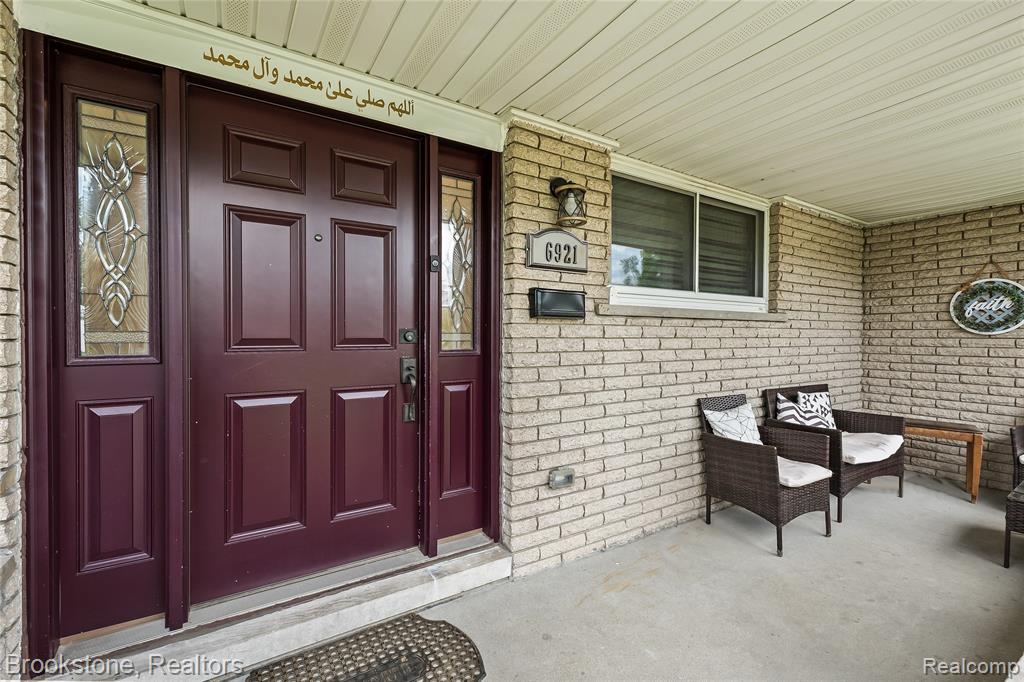 6921 Robindale Avenue, Dearborn Heights, MI 48127 — Photo 6