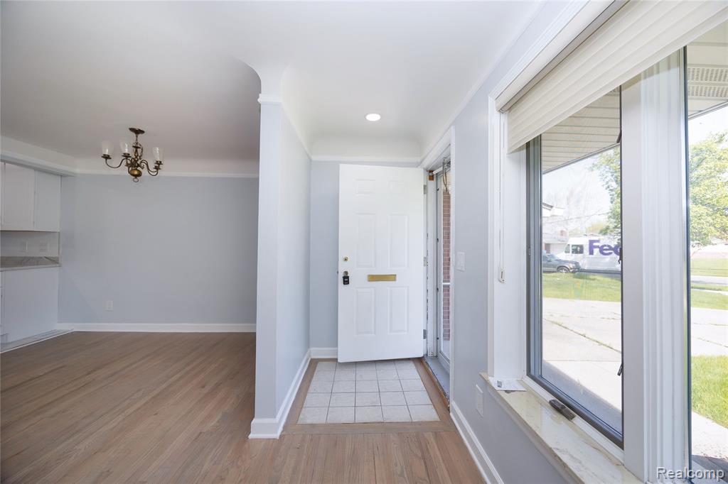 5646 Cambourne Street, Dearborn Heights, MI 48127 — Photo 12