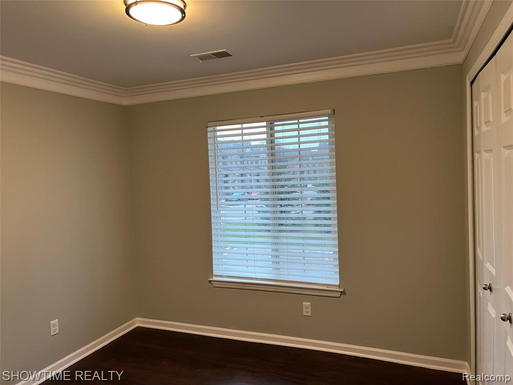 8357 Williamstown Drive, Utica, MI 48316 — Photo 12