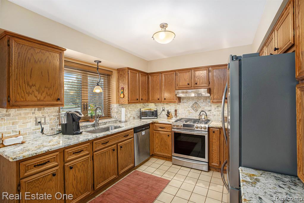 5208 Crowfoot Drive, Troy, MI 48085 — Photo 10