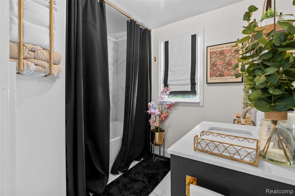 150 W Hildale, Detroit, MI 48203 — Photo 17
