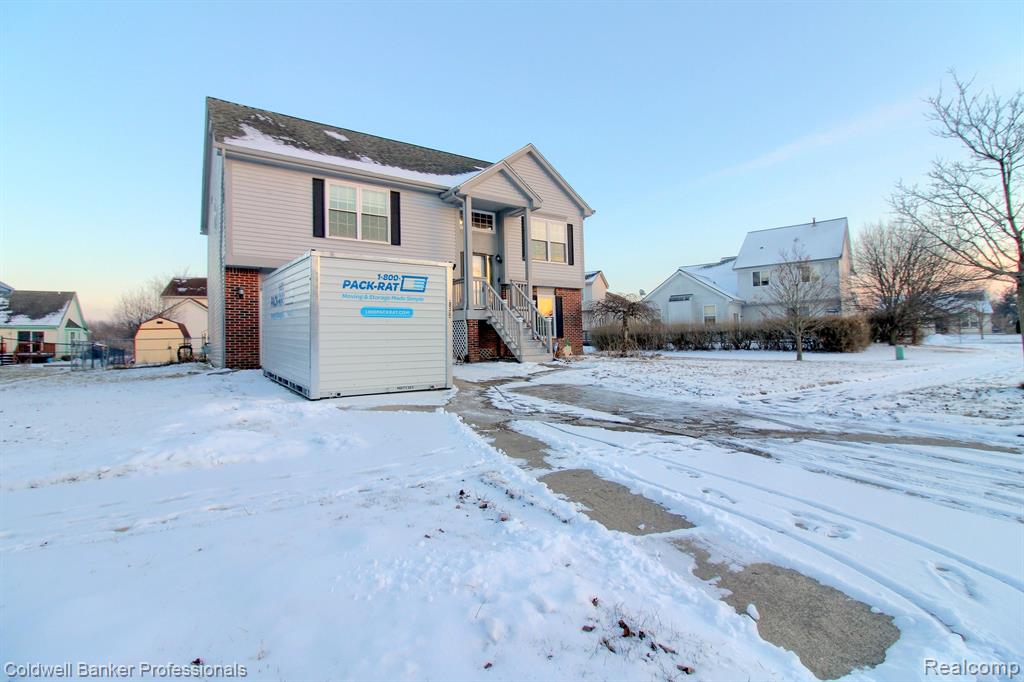 6647 ROBINDALE Drive, Ypsilanti, MI 48197 — Photo 2