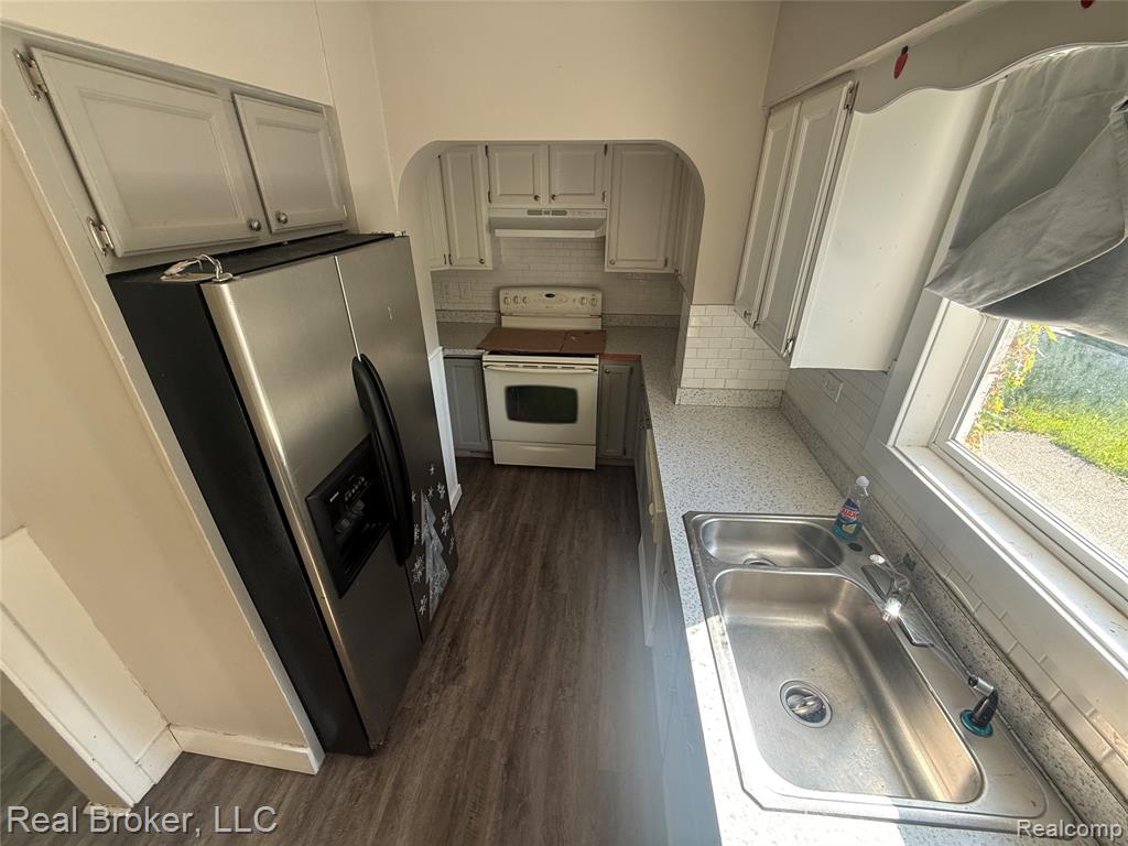 958 N Chevrolet Avenue, Flint, MI 48504 — Photo 4