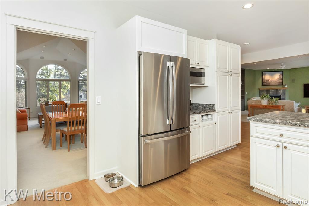 685 TRINWAY Drive, Troy, MI 48085 — Photo 11