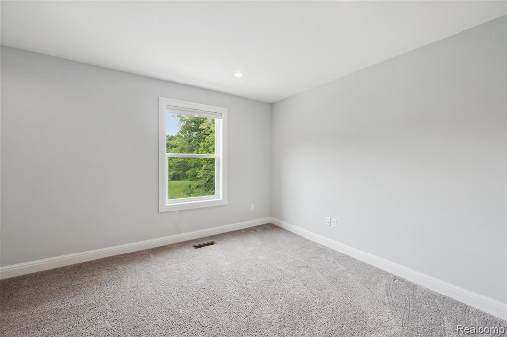 595 BRIGHTON LAKE RD, Brighton, MI 48116 — Photo 33