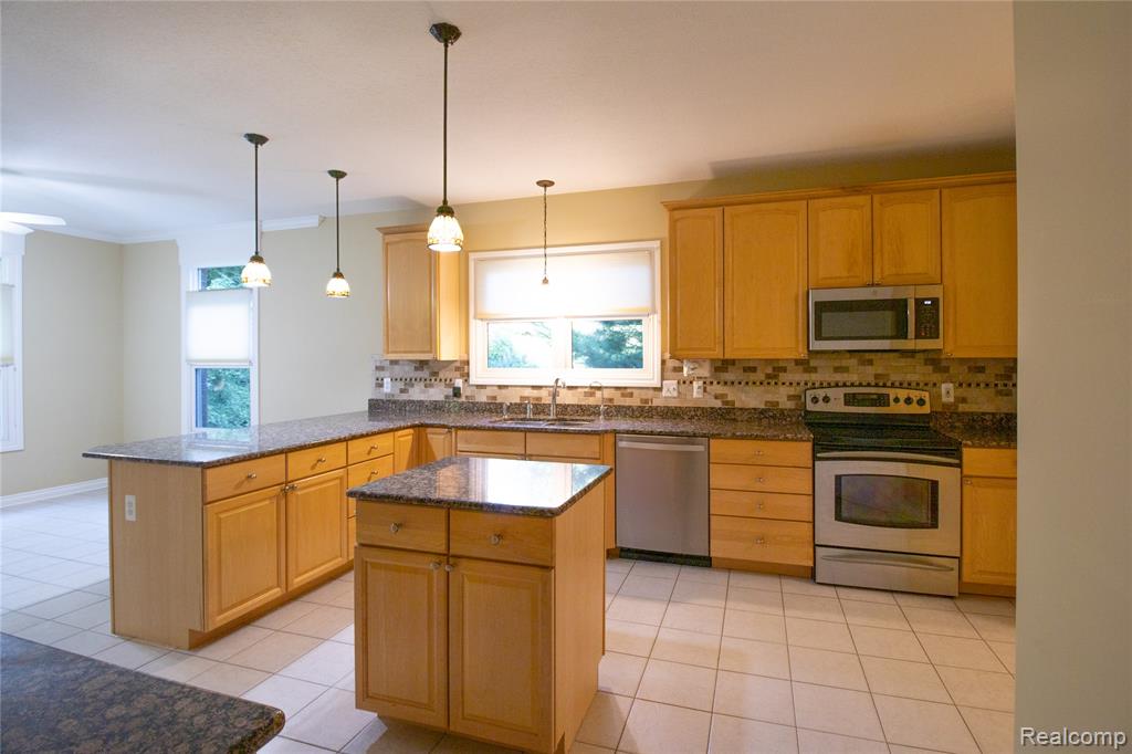 9748 Kings Valley, Clarkston, MI 48348 — Photo 10