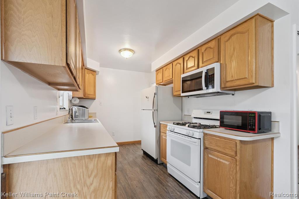 8457 Potomac Street, Center Line, MI 48015 — Photo 13