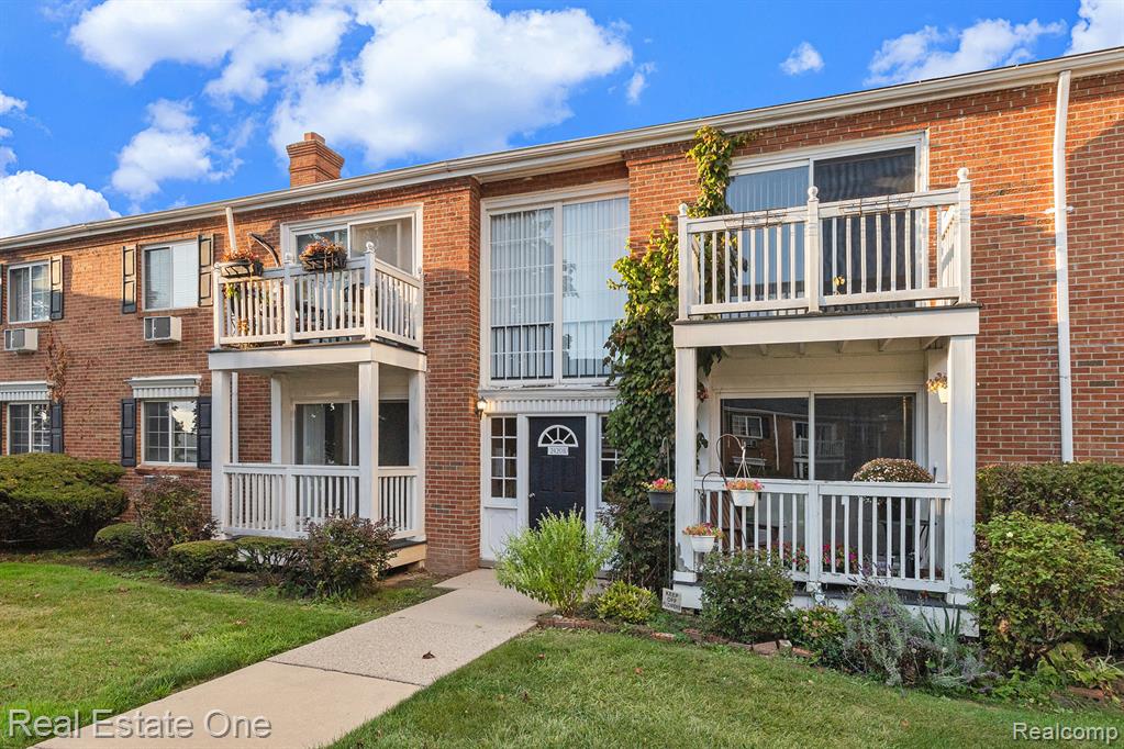 2420 Parmenter Boulevard, Royal Oak, MI, 48073