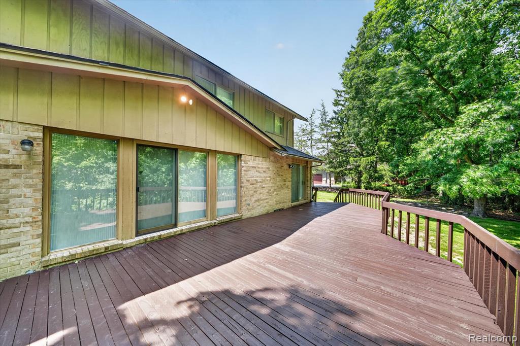 6153 Pickwood Drive, West Bloomfield, MI — Photo 25