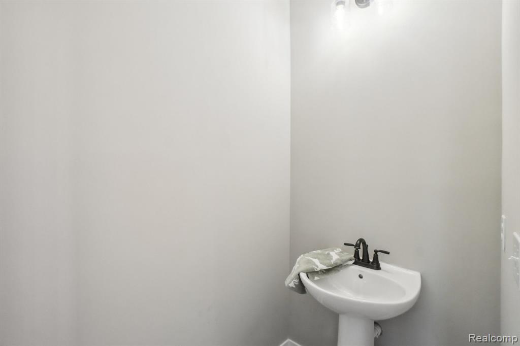 677 Round Rock Dr, Howell, MI 48843 — Photo 20