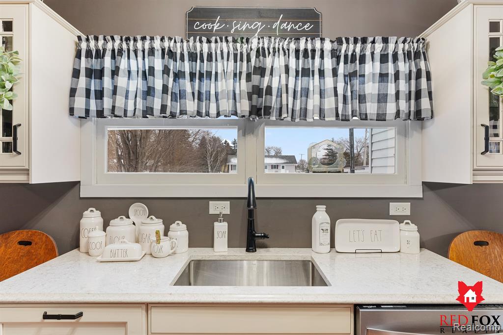 751 WILLIAMSBURG Drive, Caro, MI 48723 — Photo 14