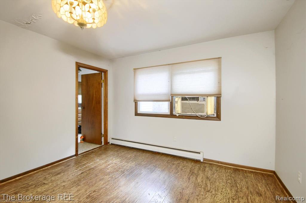 688 UPHILL Road, Milford, MI 48381 — Photo 18
