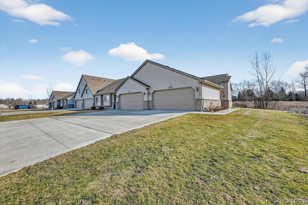 31005 Gregory Street, Grand Blanc, MI 48439 — Photo 4