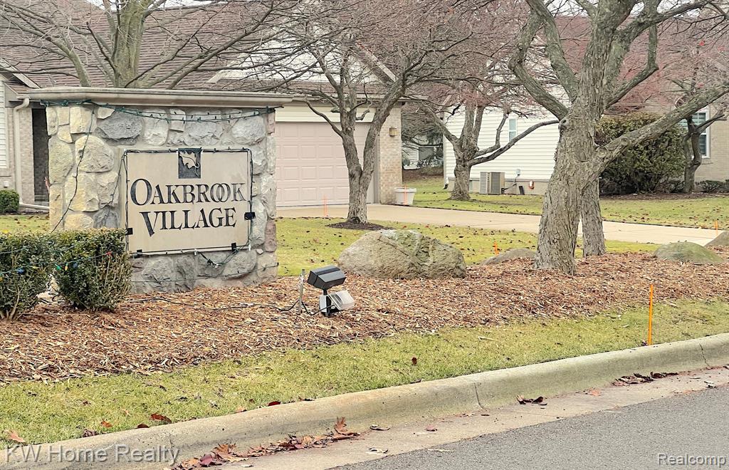 190 WINDING Brook, Commerce Twp, MI 48390 — Photo 32