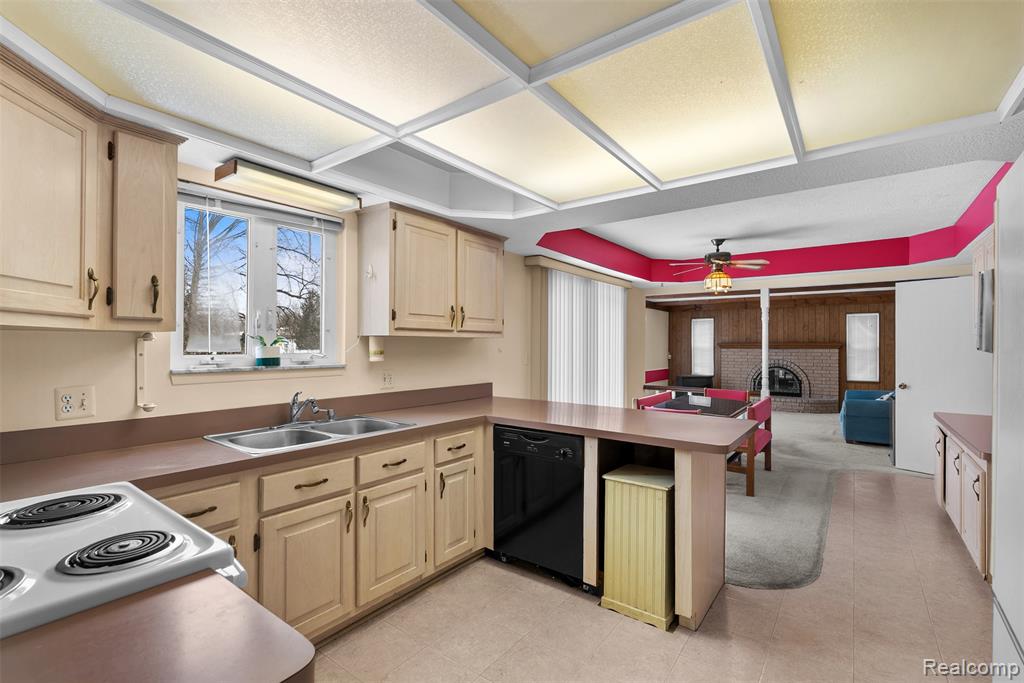 487 Pinehurst Drive, Rochester Hills, MI 48309 — Photo 11