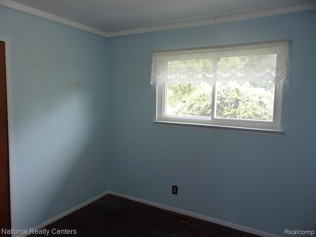 5856 HENRY RUFF Road, Garden City, MI — Photo 16