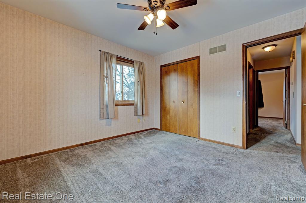 9045 E BLUEWATER Drive, Clarkston, MI 48348 — Photo 17