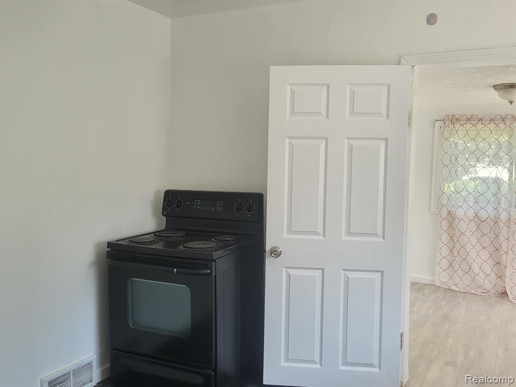 7027 Chalmers Avenue, Warren, MI 48091 — Photo 15