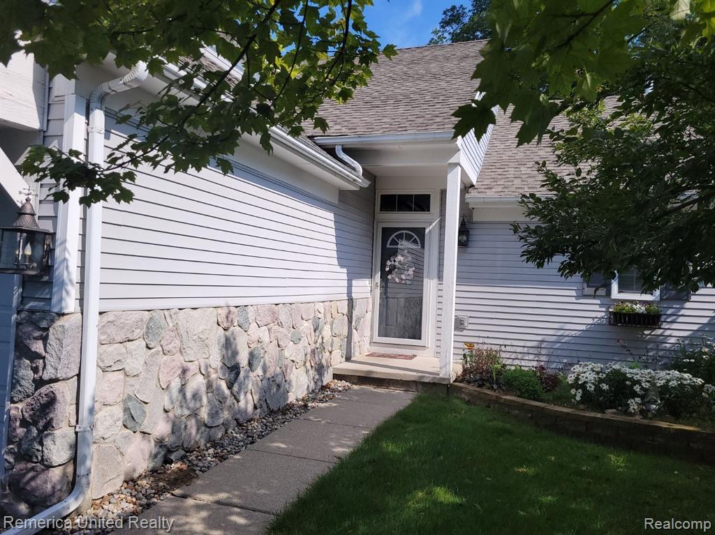 971 RIKKI ANN, Wixom, MI 48393 — Photo 4