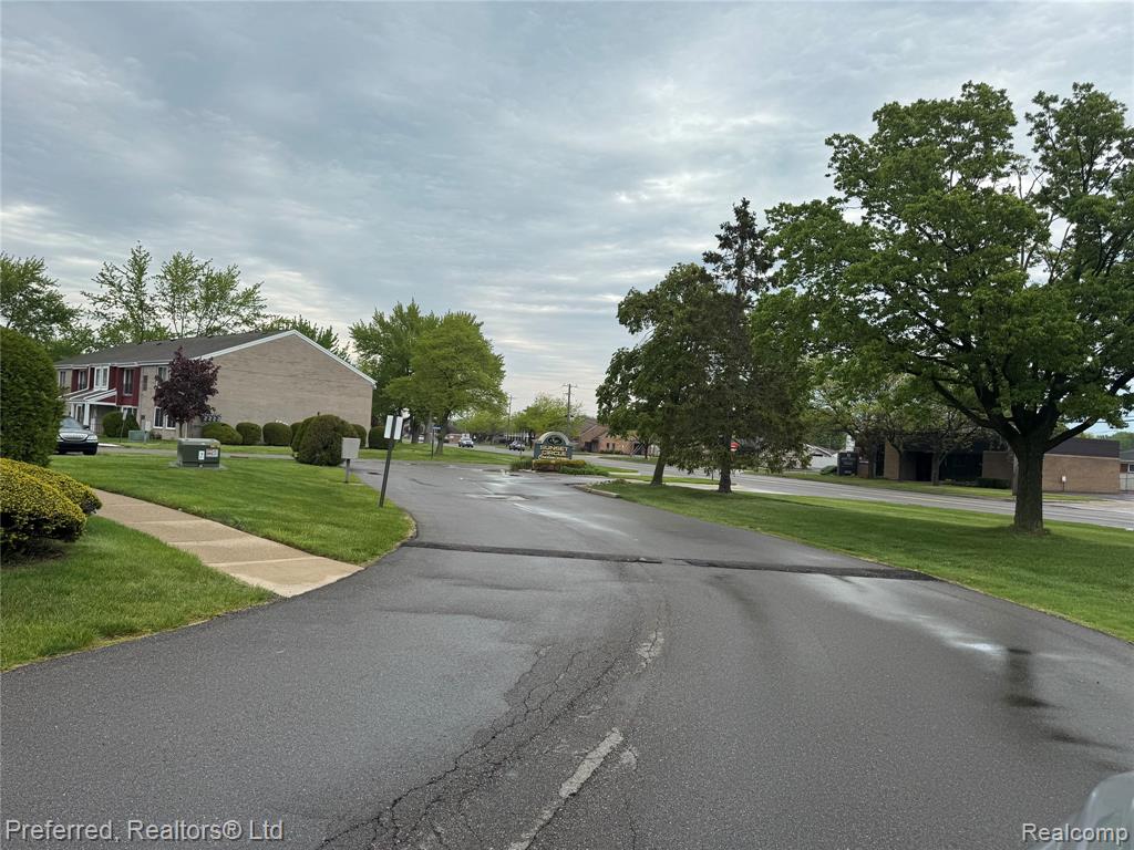 706 Sunset Lane, 63, Saint Clair Shores, MI 48082 — Photo 21