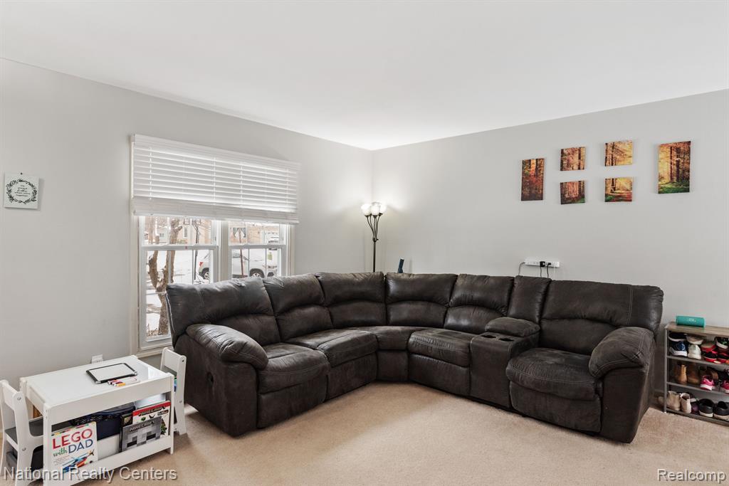 2590 AVERY Court, Wolverine Lake, MI 48390 — Photo 3