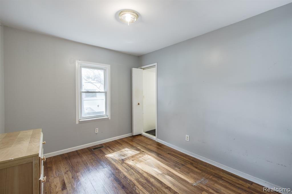 6400 Elmwood Drive, Waterford, MI 48329 — Photo 22