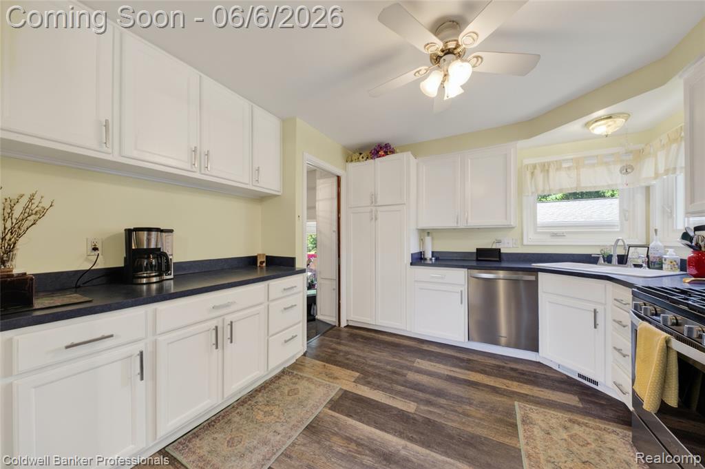 373 Tilmor Drive, Waterford, MI 48328 — Photo 10
