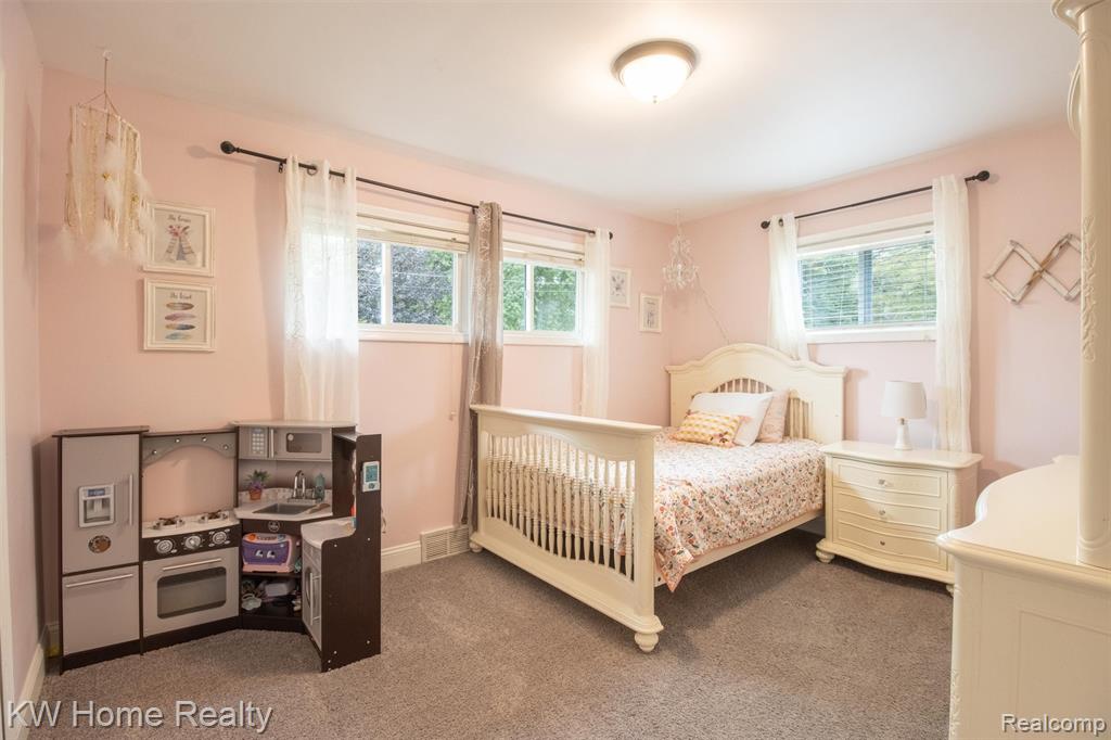 8648 Golfside Drive, Commerce Twp, MI 48382 — Photo 16