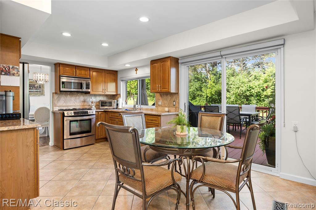 5651 Warrenshire Drive, West Bloomfield, MI — Photo 50