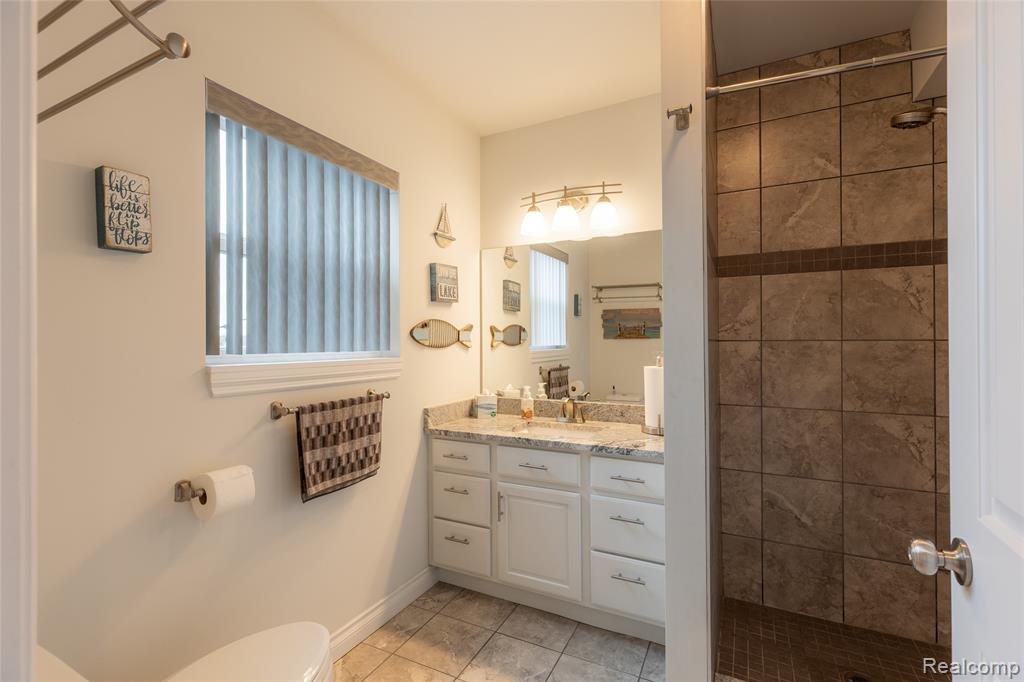 376 Bellevue Avenue, Lake Orion, MI 48362 — Photo 33