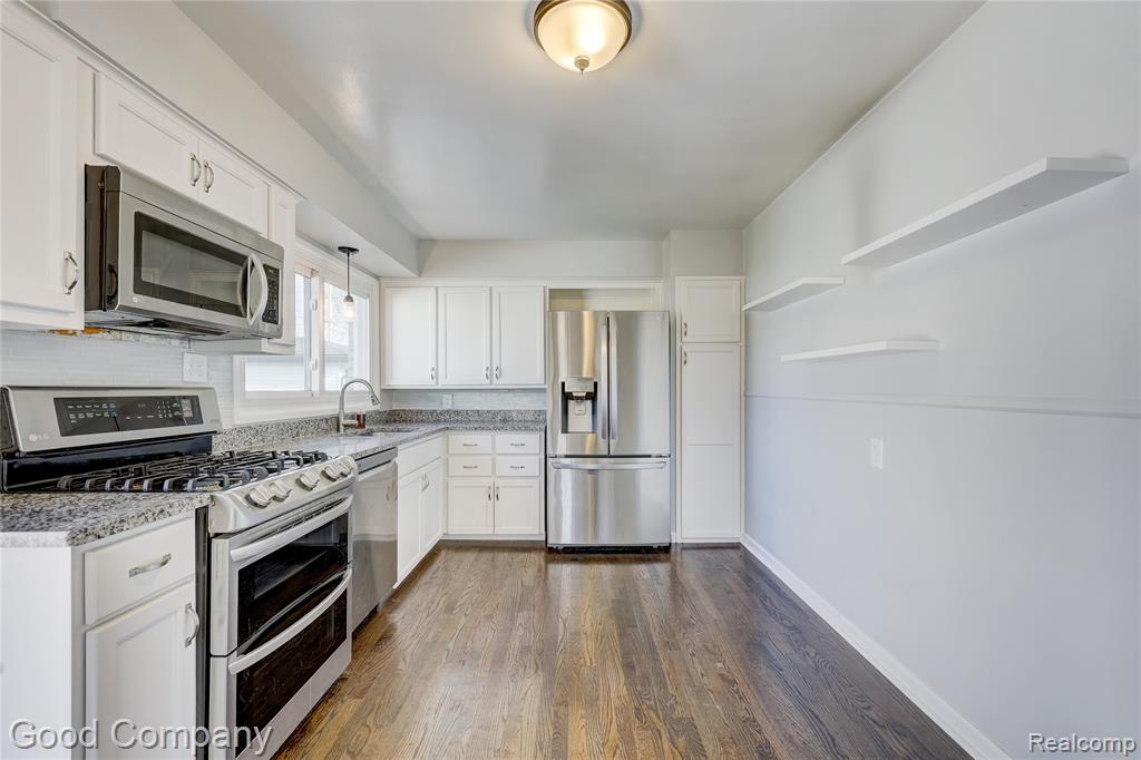 1303 Sycamore Drive, Rochester Hills, MI 48307 — Photo 15