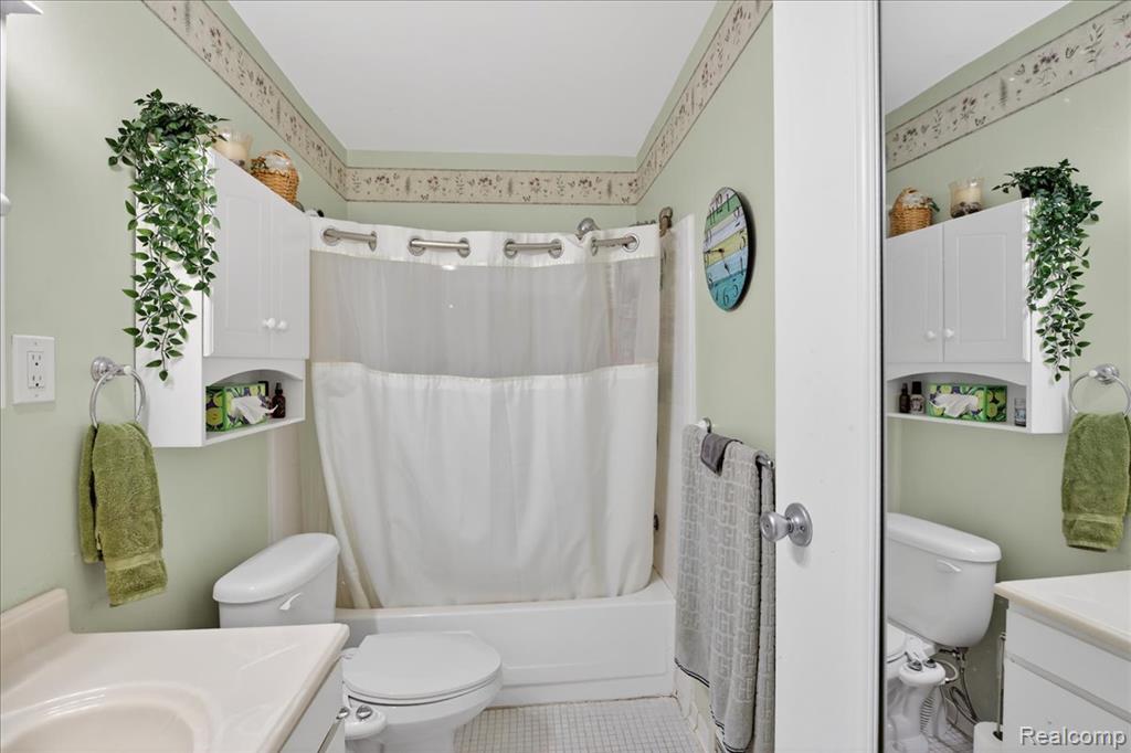 1878 Colonial Village Way, 4, Waterford, MI 48328 — Photo 19