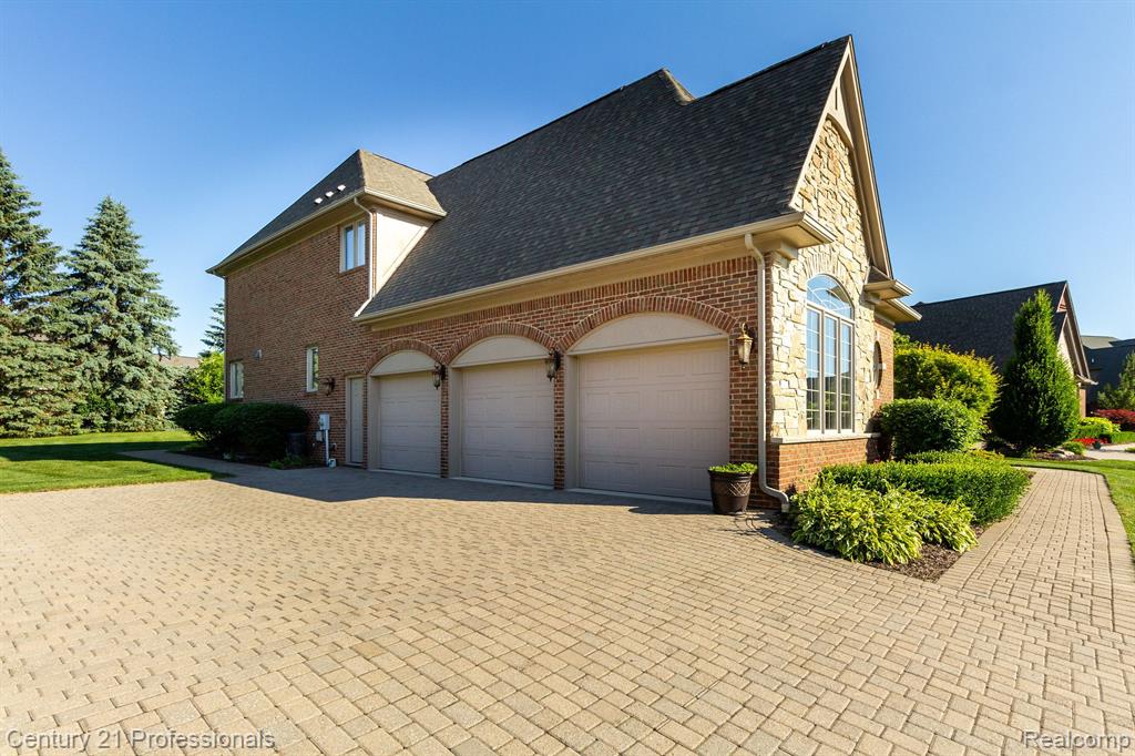 54152 Deer Ridge Court, Rochester, MI 48307 — Photo 54