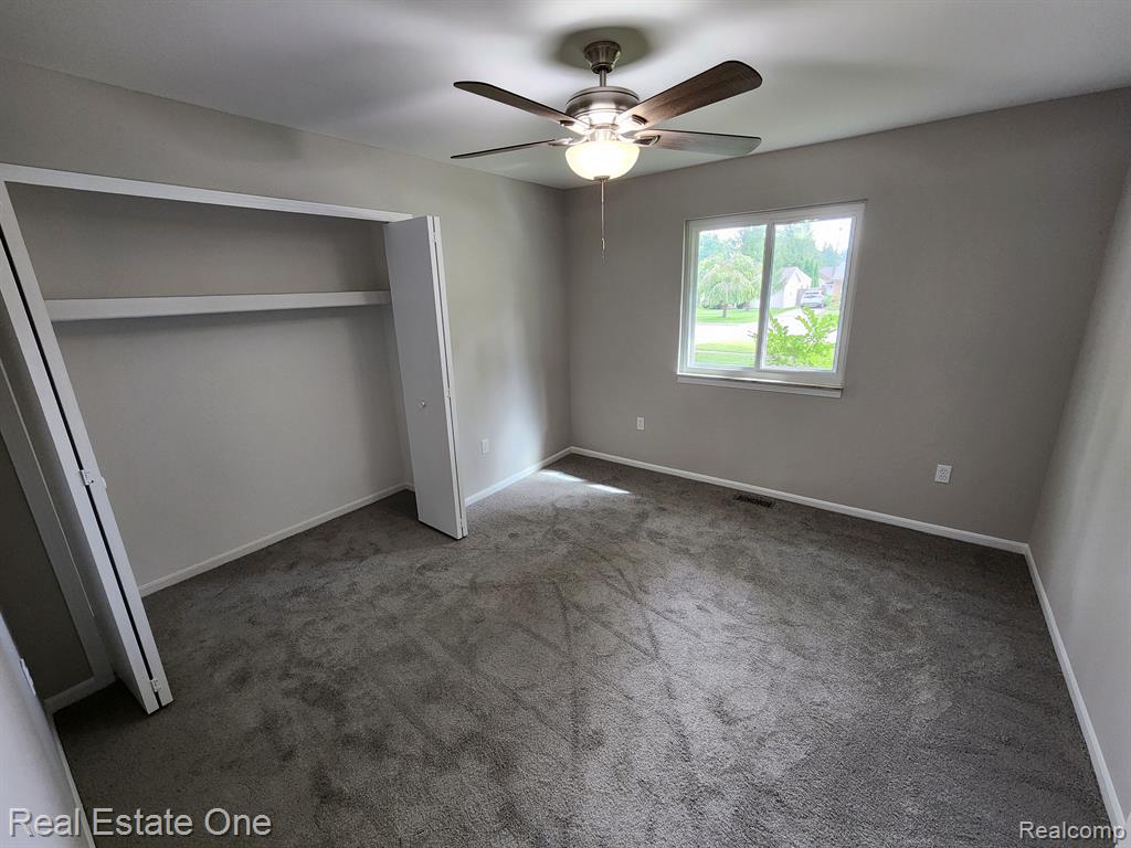 700 W GARDENIA Avenue, Madison Heights, MI 48071 — Photo 21