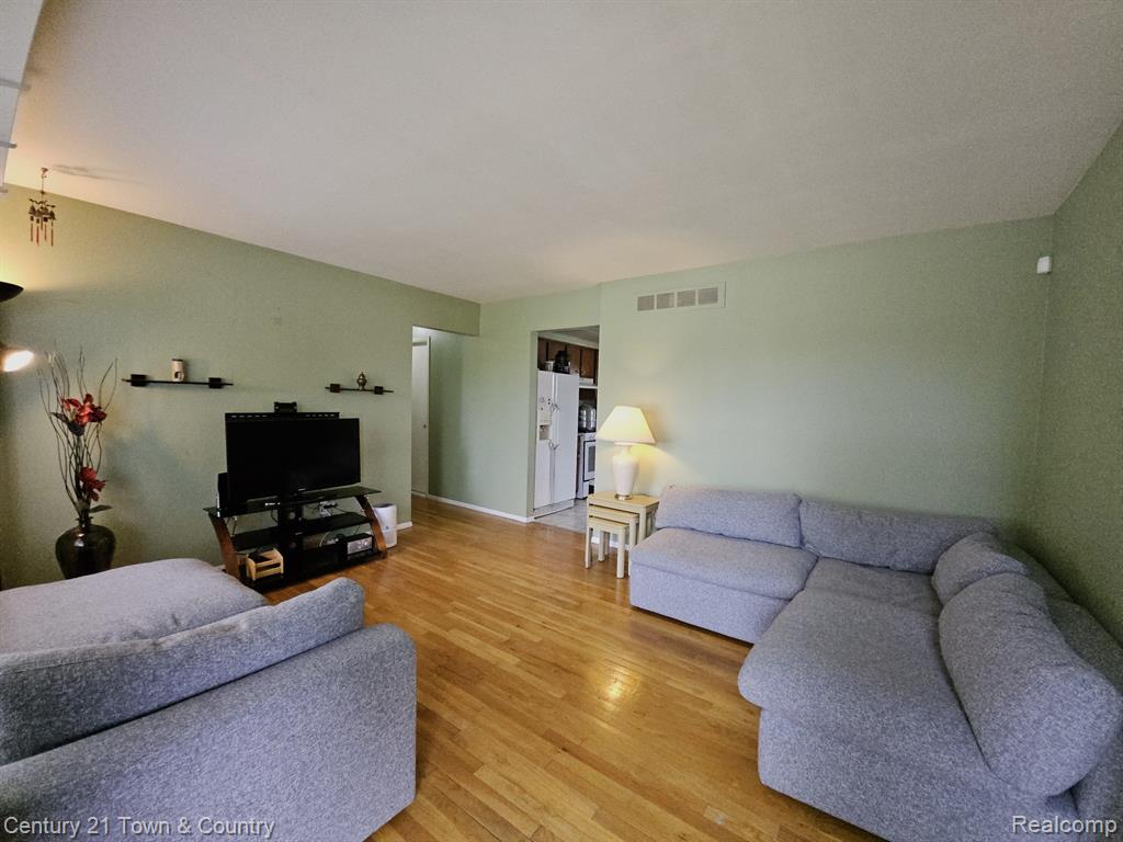 39622 University Drive, Sterling Heights, MI 48310 — Photo 9