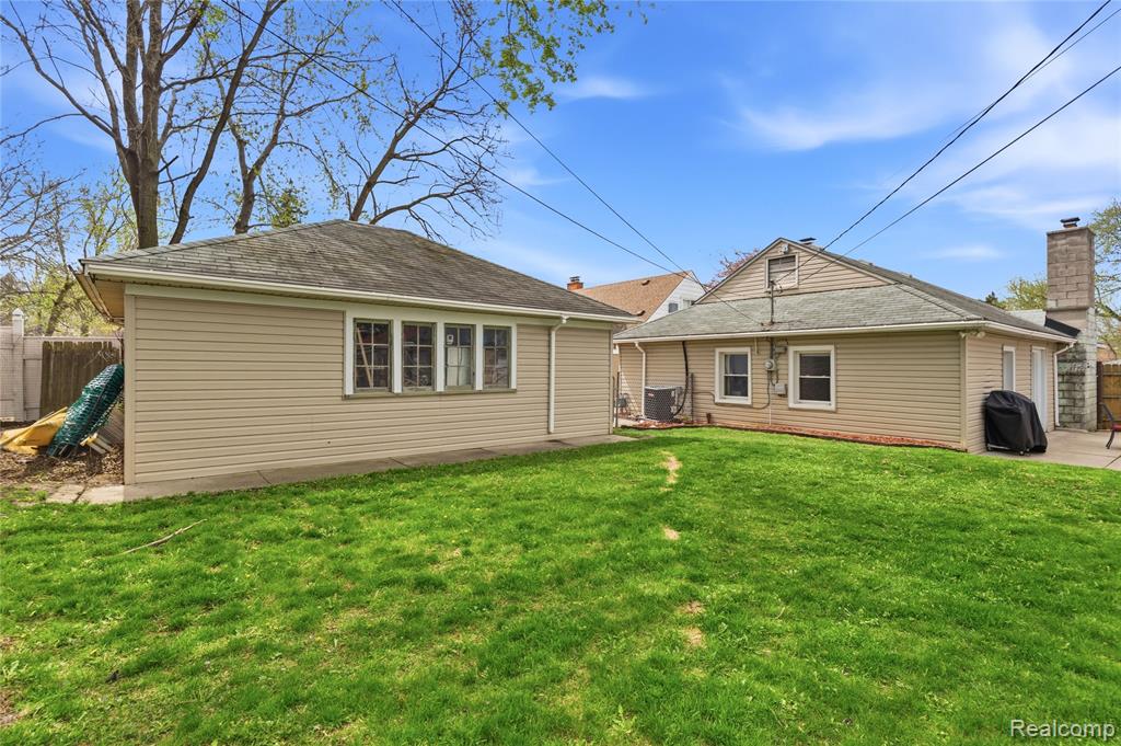 7466 Fenton Street, Dearborn Heights, MI 48127 — Photo 24