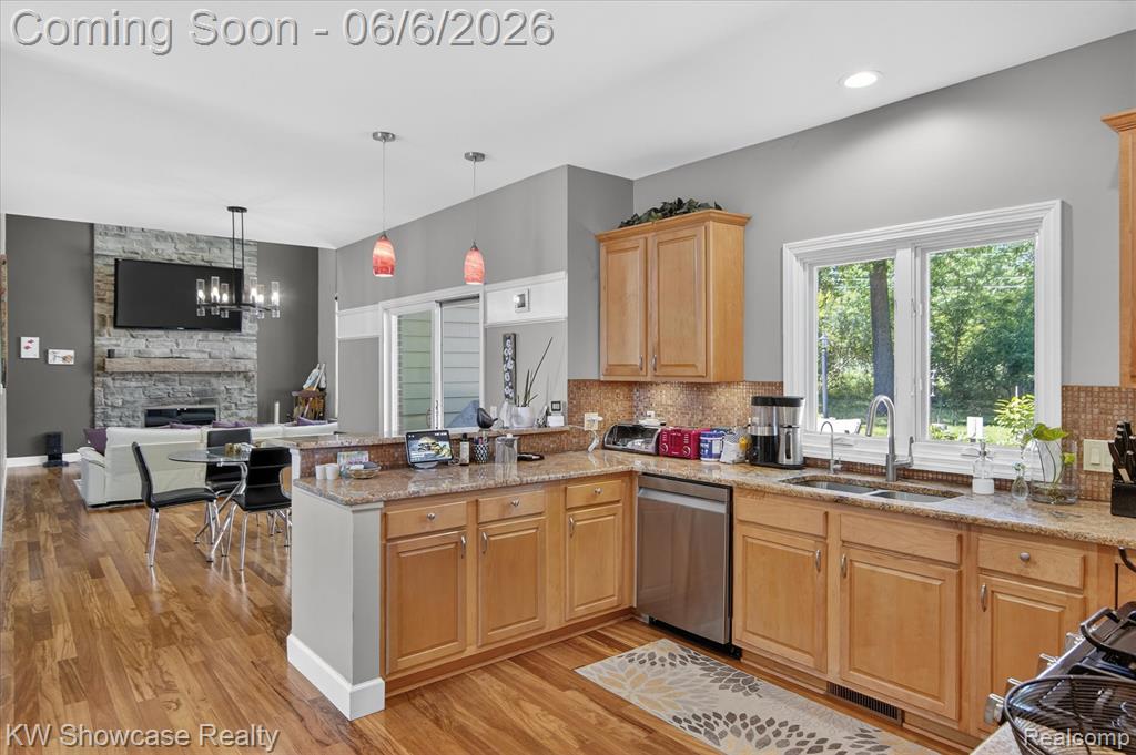 6220 Whispering Meadows Drive, White Lake, MI 48383 — Photo 18