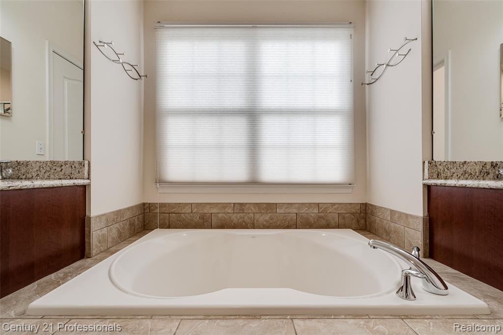 50553 Billenca Drive, Novi, MI — Photo 55