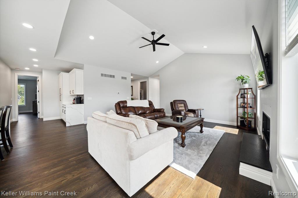 7804 Yorkshire Drive, Almont, MI 48003 — Photo 12