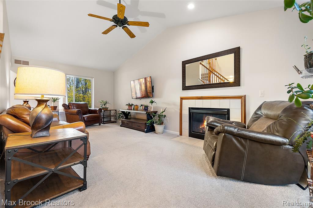 437 Cove View Drive, Waterford, MI 48327 — Photo 3