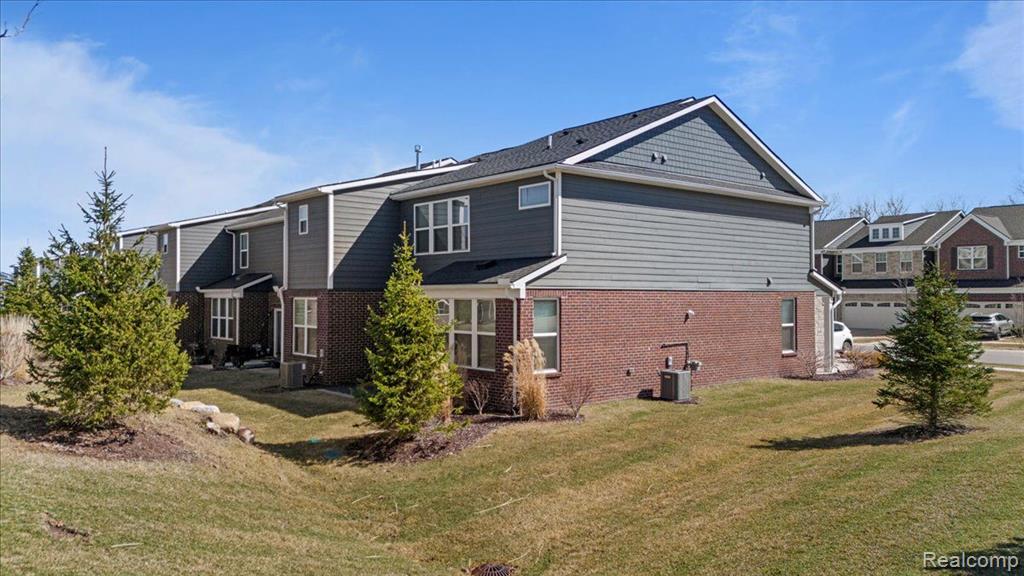 43646 CHANCELLOR Lane, Novi, MI — Photo 29