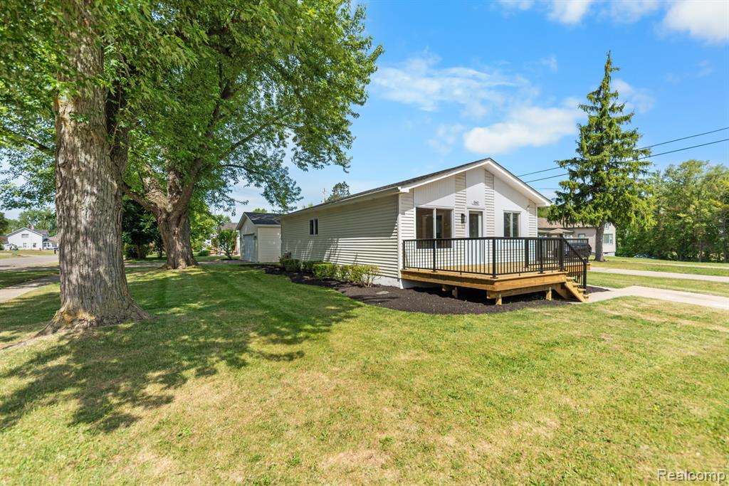 560 McMunn Street, South Lyon, MI 48178 — front exterior