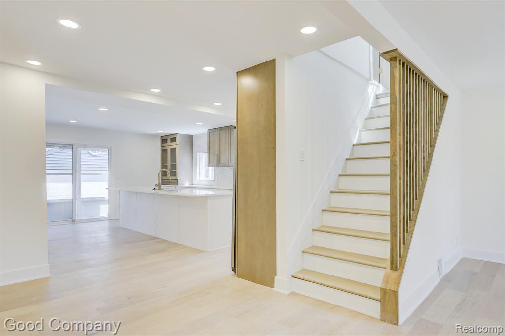 23 Fairwood Boulevard, Pleasant Ridge, MI — Photo 9
