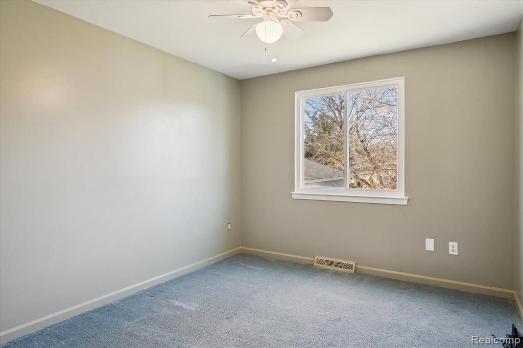 814 MEADOWLARK Lane, Howell, MI 48843 — Photo 24