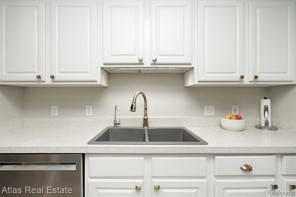 5864 Augusta Lane, Grand Blanc, MI 48439 — Photo 27