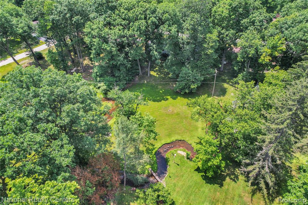 1521 Thread Valley, Holly, MI 48442 — Photo 17